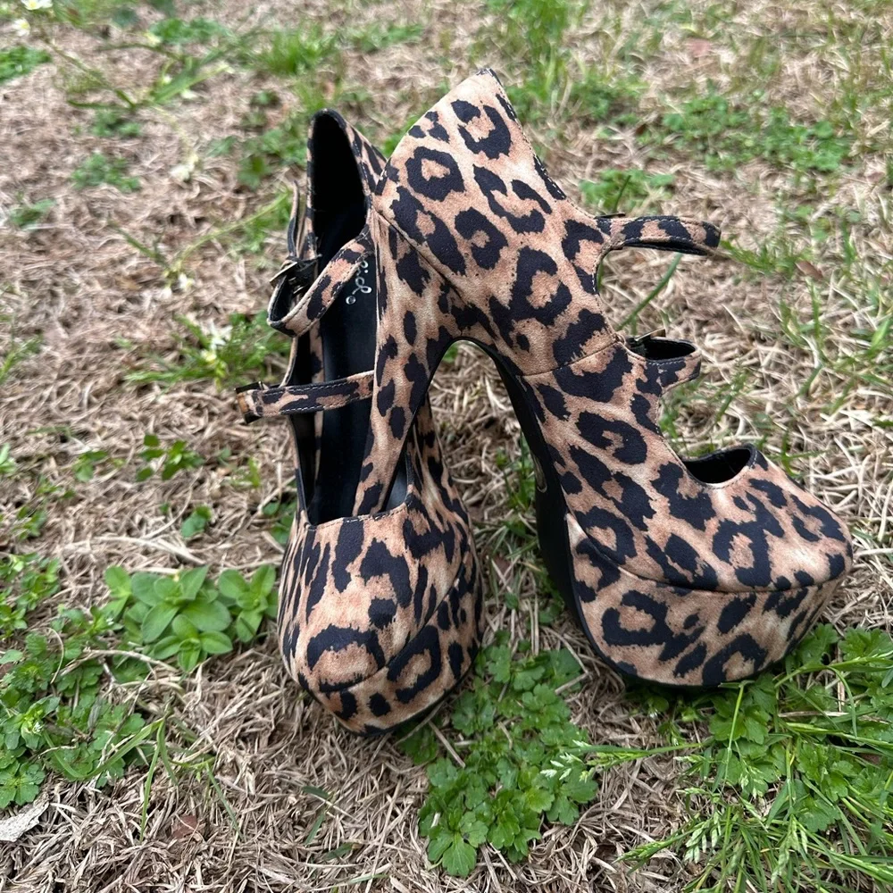 Heels - Picture 1 of 1